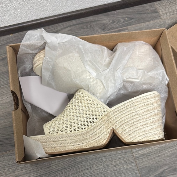 Dolce Vita Saydie Raffia Slip On Wedge Sandals Ivory Women’s - Picture 2 of 5